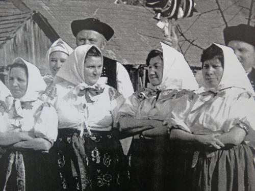 Zľava: A. Kasáková, Z. Barčiaková, A. Melišíková, F. Ďurkovský, J.Doricová, J. Barčiaková, M. Gažúr