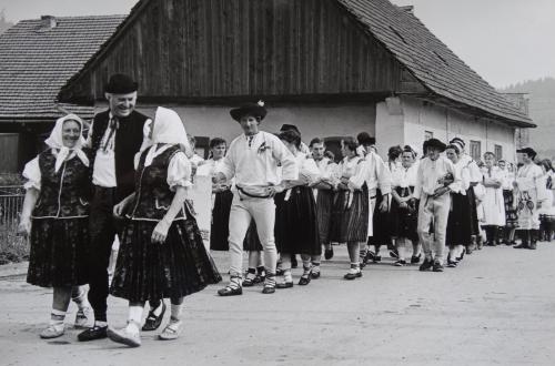 Okresná prehliadka dedinských folklórnych skupív v&nbsp;Čičmanoch, rok 1980